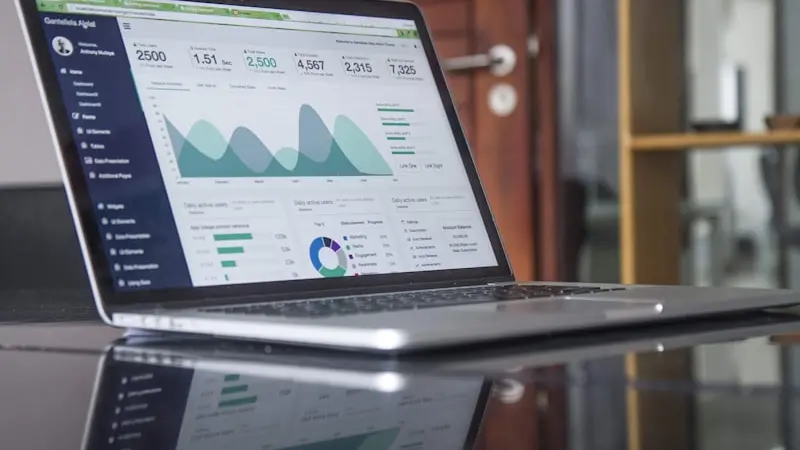Landing page vs strona — co wybrać?